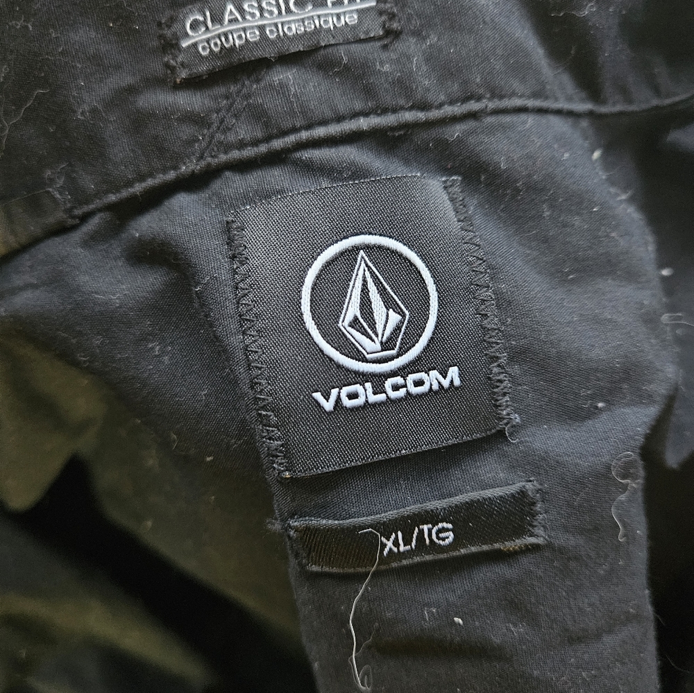 VOLCOM BUTTON DOWN - Picture 2 of 2
